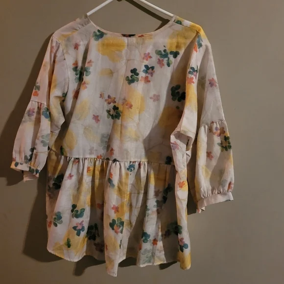 Floral Button-Up Women's Top Xl - Picture 2 of 2